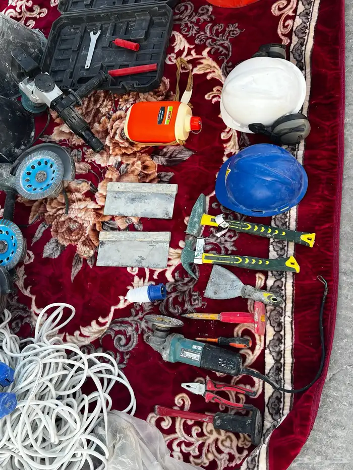 ادوات بناء وسنفرة للجدران استخدام نظيف 0