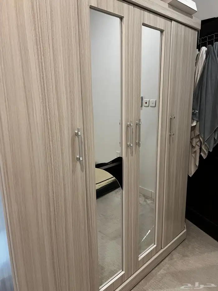 دولاب ملابس   تسريحة   طاولة 12