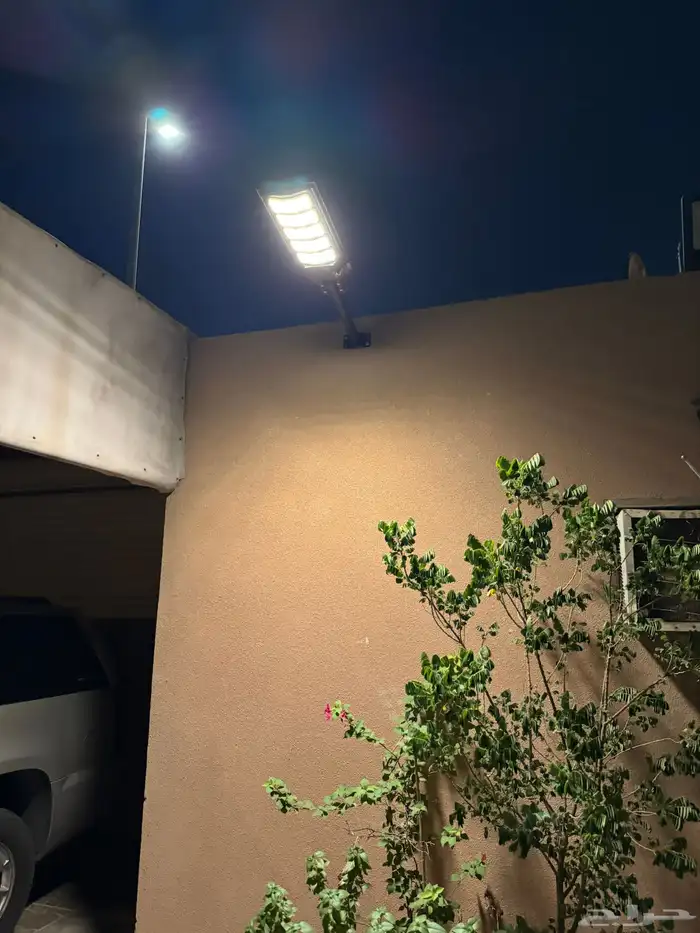 للبيع كشاف على الطاقه الشمسيه 1800 واط 0