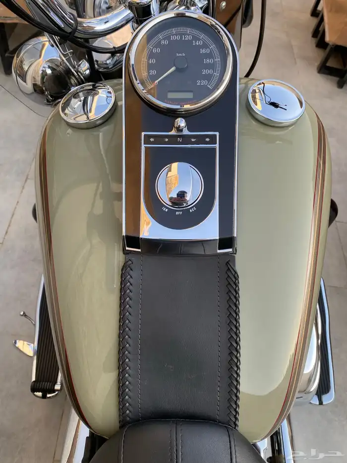 للبيع هارلي سوفتيل ديلكوس 2013 15