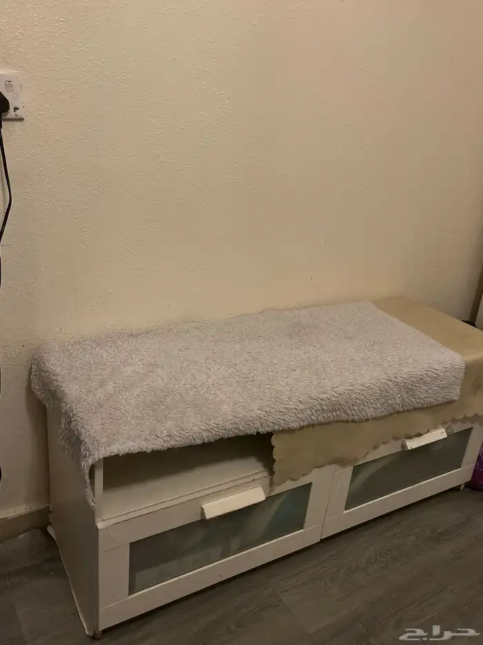 طاولة تيلفزيون ب70 0