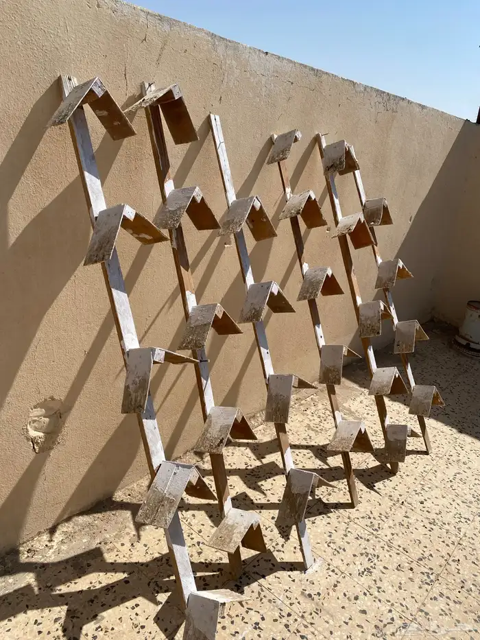 مسلزمات طيور وحمام مجاثم او تكايات او ستاندات للحمام 1