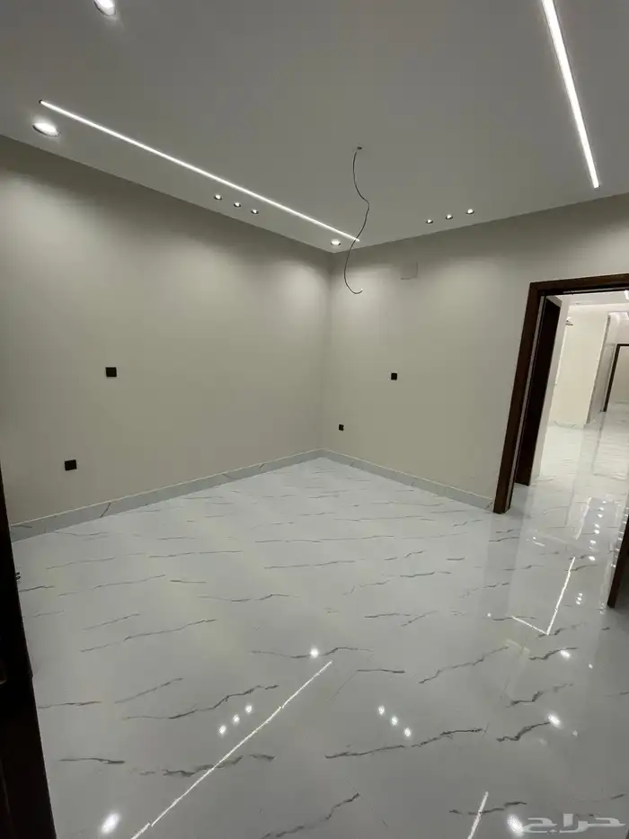 للبيع شقق ارضيه بباكيه سياره تشطيب ممتاز ابها حي الزهور 13
