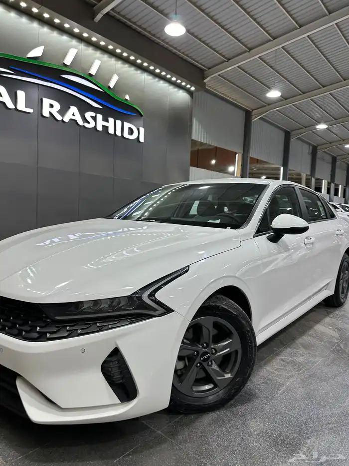 كيا K5 2022 لؤلؤي محرك كبير 2.5 لدى معرض(عبيد الرشيدي) 2