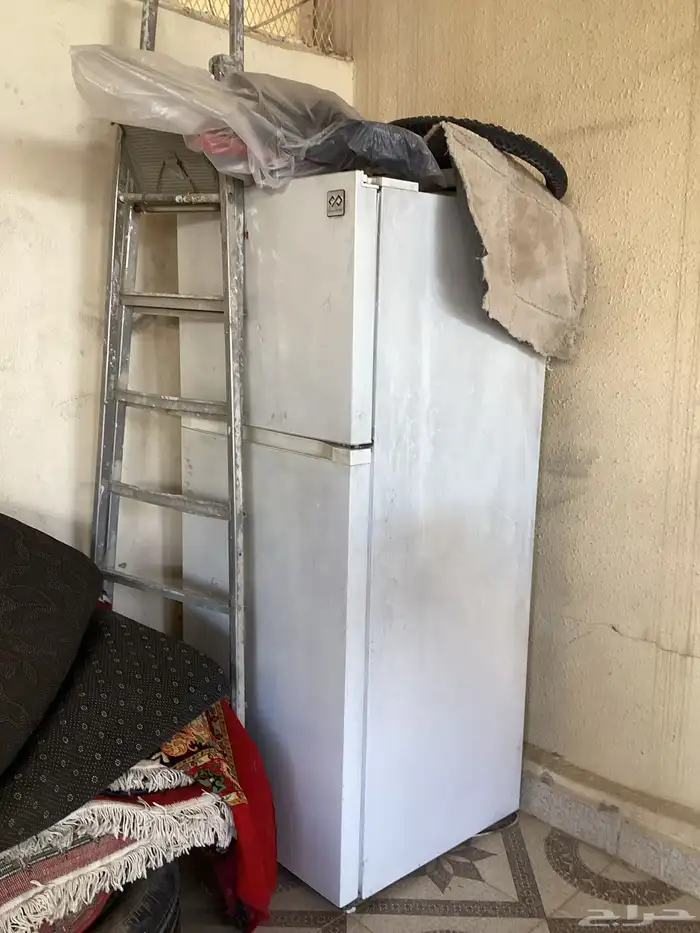 ثلاجه للبيع مدري وش خرابها والله بس ما تبرد 0