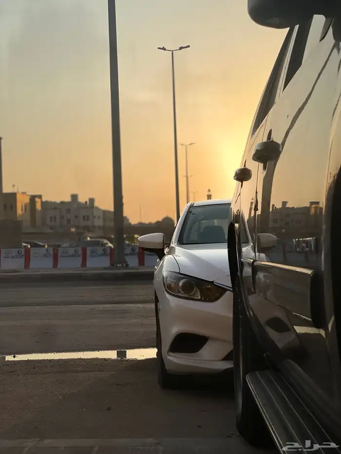 مازاد 6  اللون أبيض فيه صدمه في رف يمين قدام ممشى 332000 1