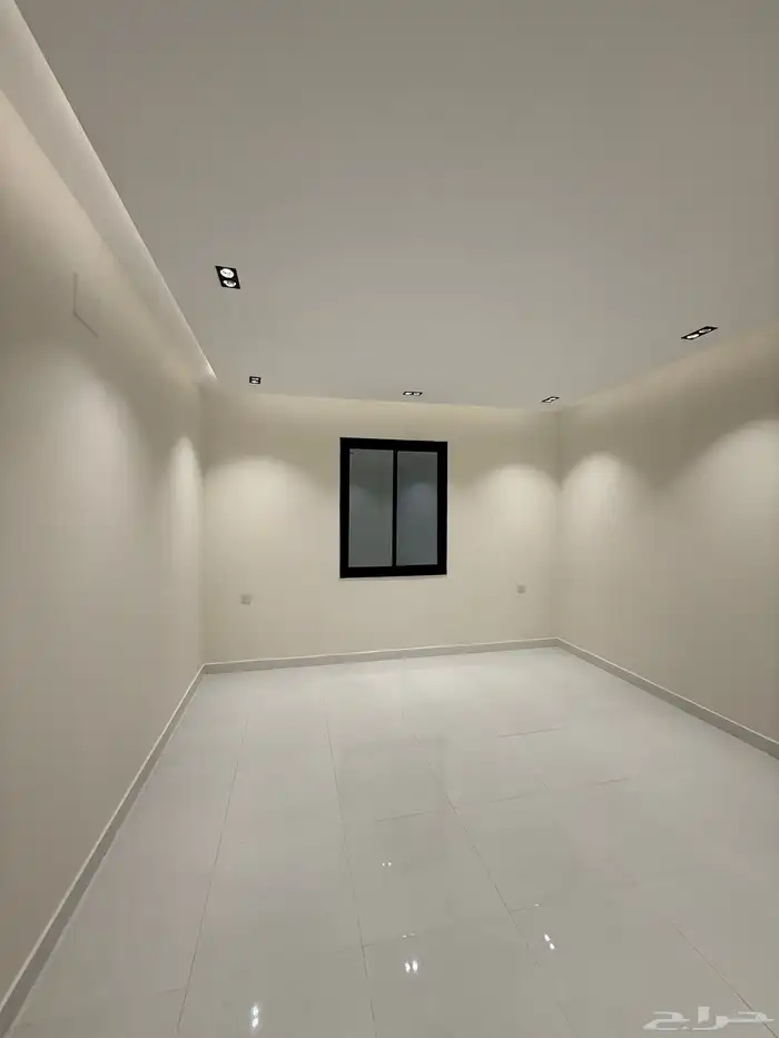 للبيع شق ق ارضيه وعلويه بموقع مميز بجوار دوار التحليه 34