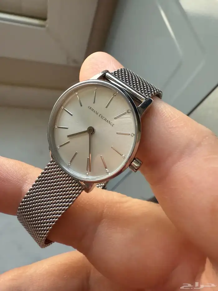 ساعة نسائية فاخرة ماركة ارماني مستعملة 5