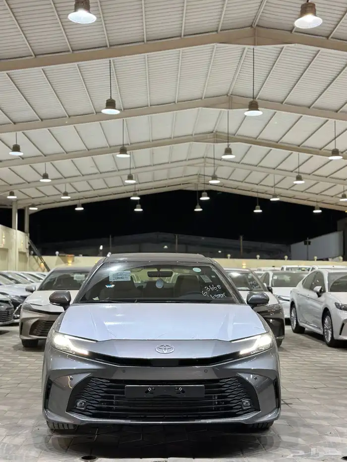 تويوتا كامري LE هايبرد الوان رمادي موديل 2025 2