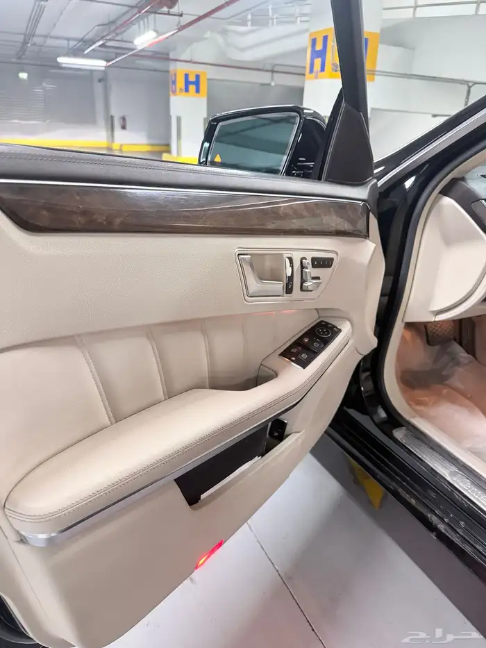 للبيع مرسيدس E300 نظيف جدا 12