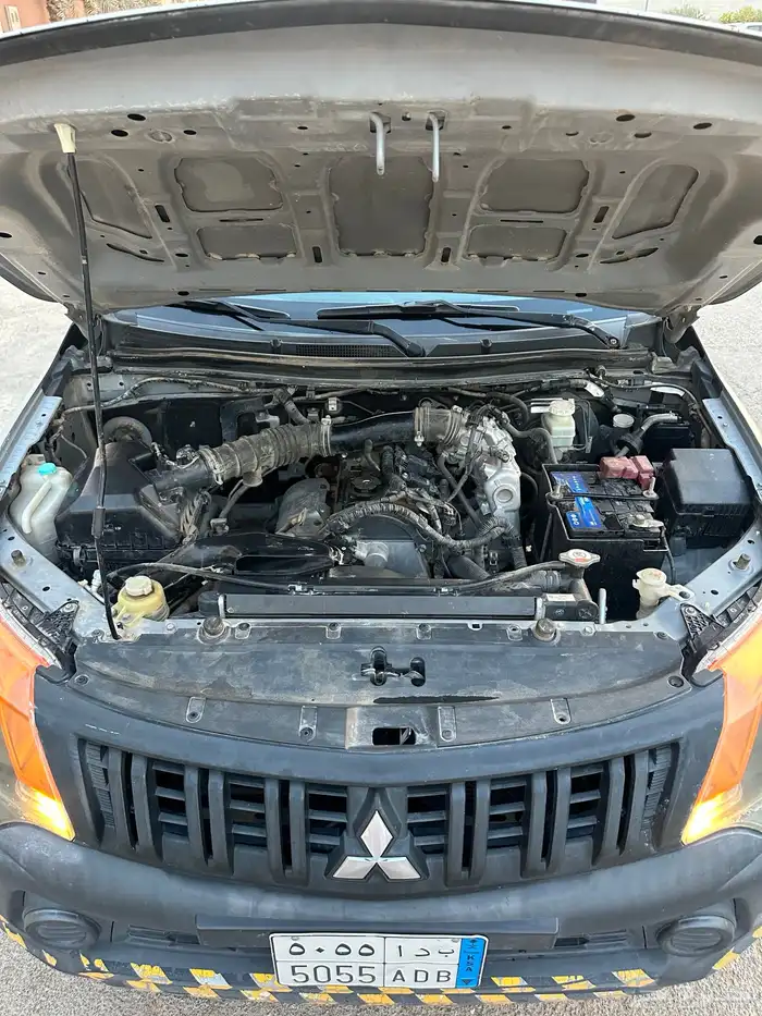 مستبيشي L200 بنزين 8