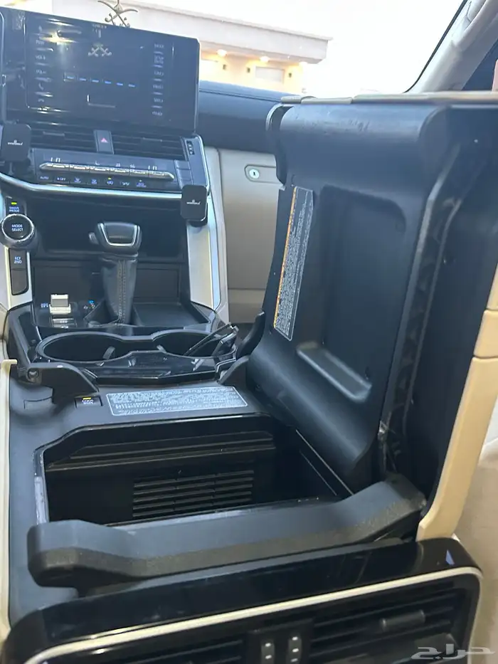 لاندكروزر 1 GXR ديزل 2022 19