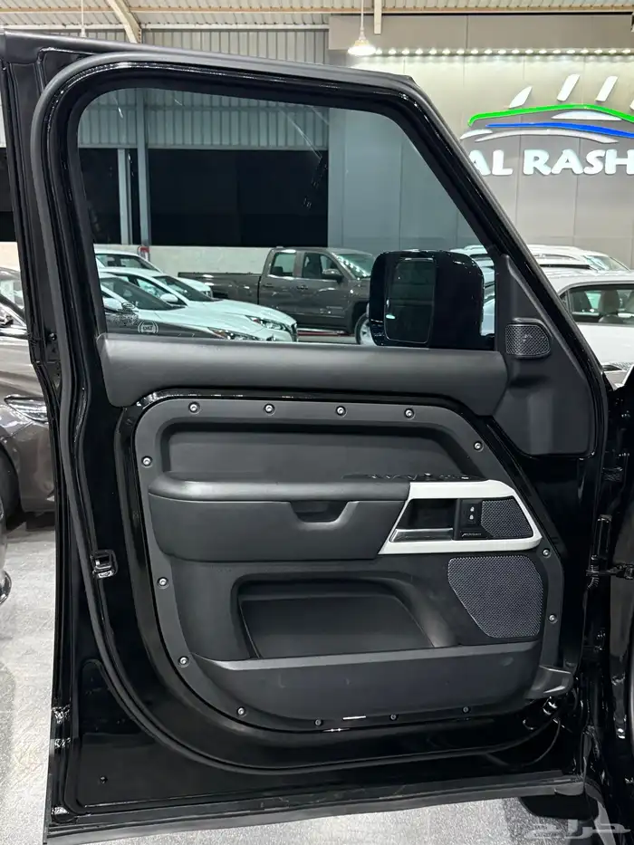 ديفندر 2020 فئة HSE V6 لدى معرض(عبيد الرشيدي) 40