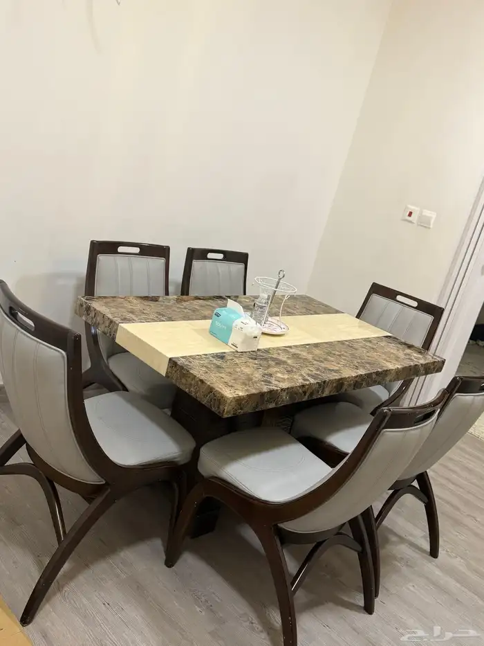 طاولة سته كراسي للبيع 0