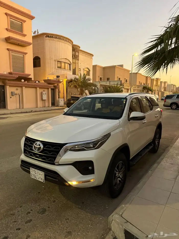 فورتشنر 2023 ماشي 105 الف وكاله VX 2