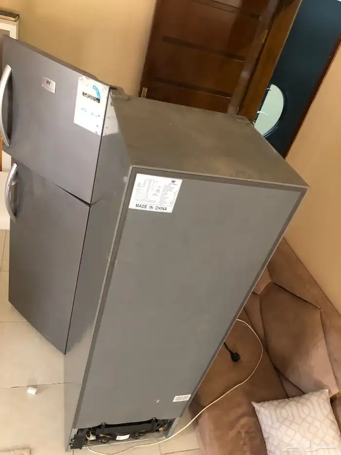 ثلاجه عطلانه البيع مستعجل 1