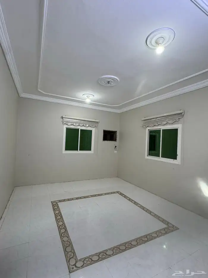 شقة للايجار حي السامر 27 الف 4 غرف 6