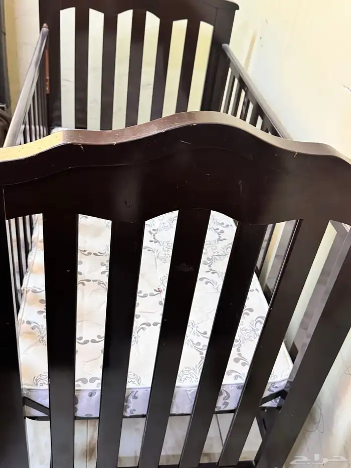 سرير أطفال بحالة ممتازة شبه جديد 1