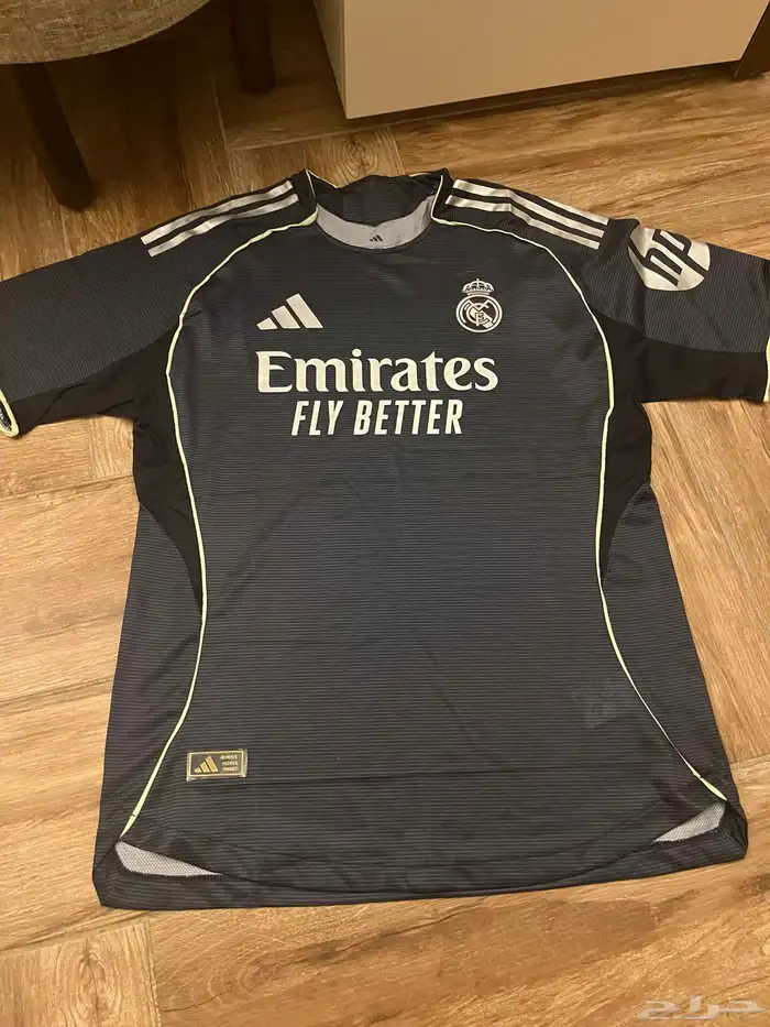 ريال مدريد التيشيرت الثاني مقاسreal Madrid second kit xl 0