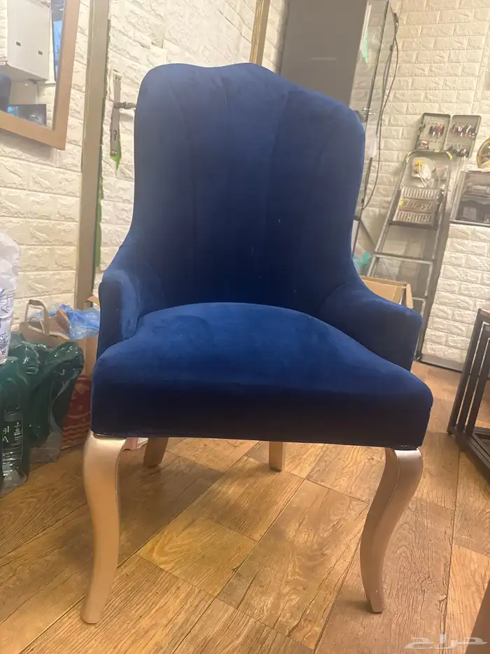 كنبة   كرسي مفرد مخمل شبه جديد من هوم سنتر 1