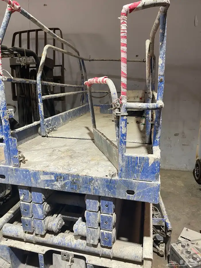 مان ليفت عدد 2 وسيزر ديزل عدد 1 وسيزر كهرباء عدد 1 للبيع 1