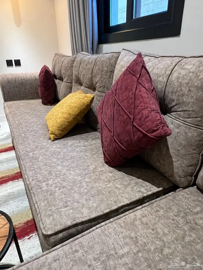 كنبة زاوية للبيع بحالة ممتازة 5