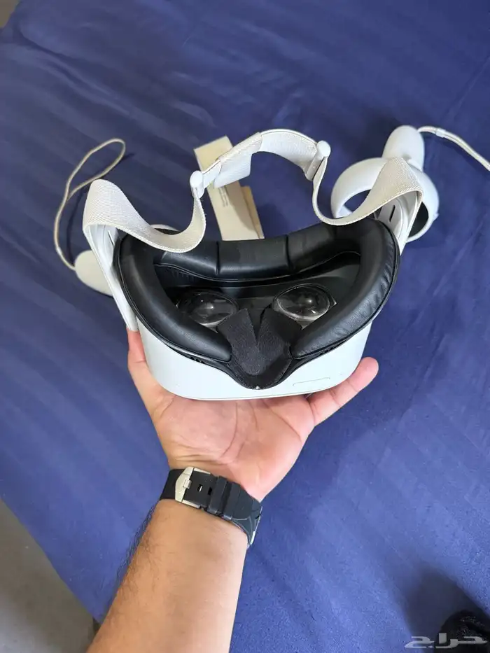 للبيع  نظارة VR Meta Quest 2 (نظيفة جدا ) 2