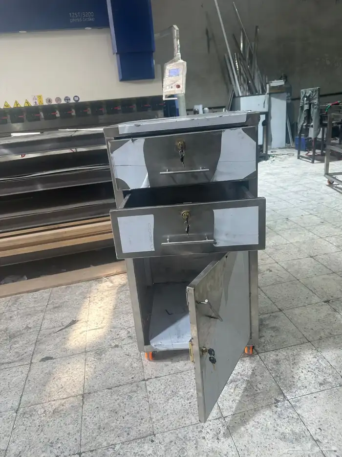 استانليس استيل. 4