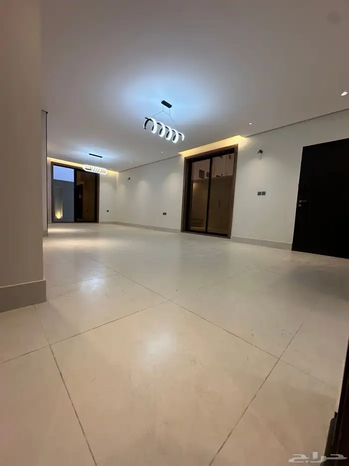 فيله روف للبيع ارضي ومدخل سياره تشطيب ممتاز 4