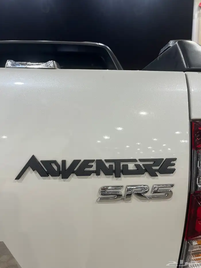 تويوتا هايلكس 6 سلندر ادفنشر عداد قليل 13