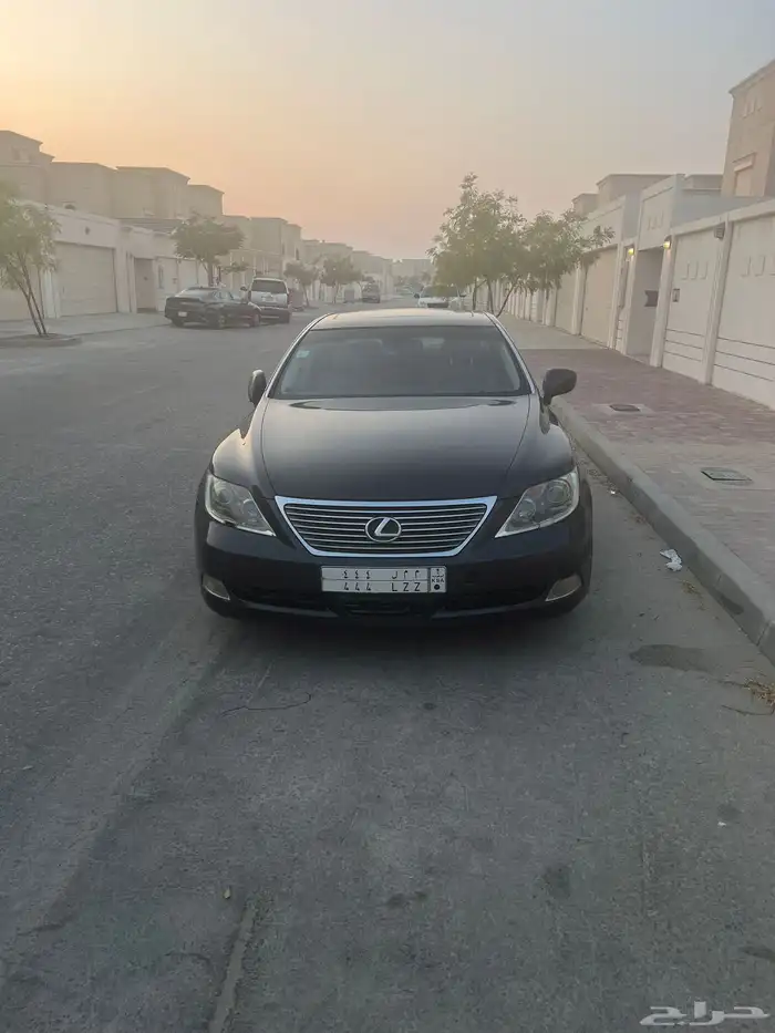 للبيع لكزس 460 كامل المواصفات مع اللوحه 7