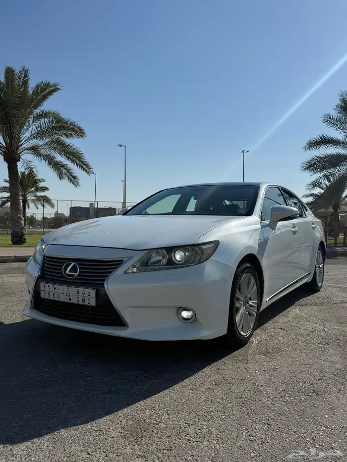 ES350 موديل 2015 بحالة ممتازة 3