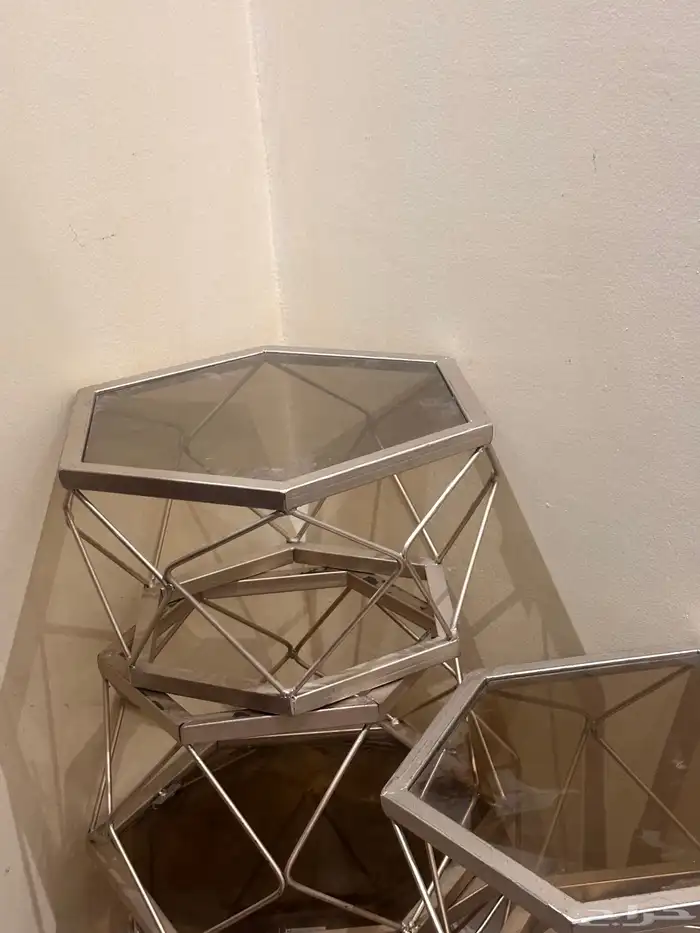 طاولة كبيره و خمسه خدمه صغيرة 1