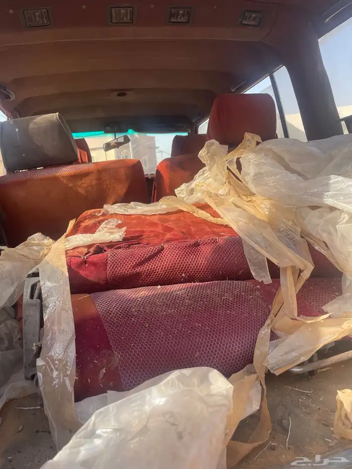 جيب سفاري92 محركته زينه وقف بضل البيت كل شي بلاده مكيف شغال 4