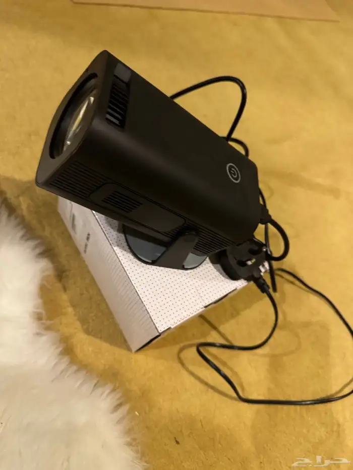 بروجكتر متنقل تم البيع. 1