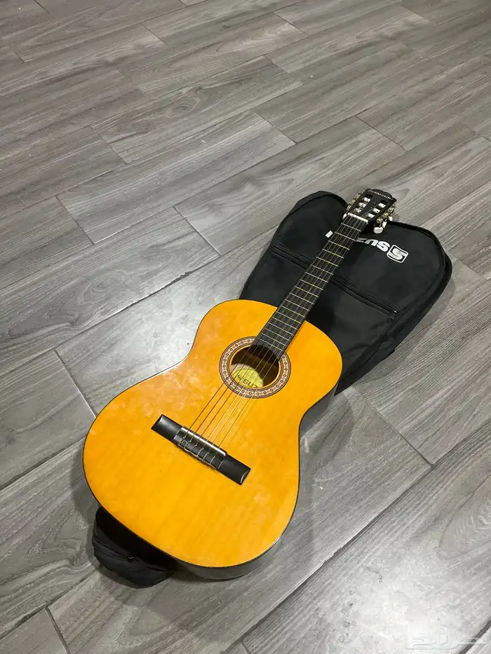 قيتار نوعه Suzuki 1