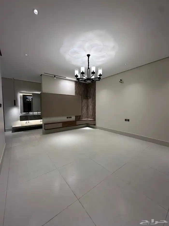 فيله روف للبيع ارضي ومدخل سياره تشطيب ممتاز 1