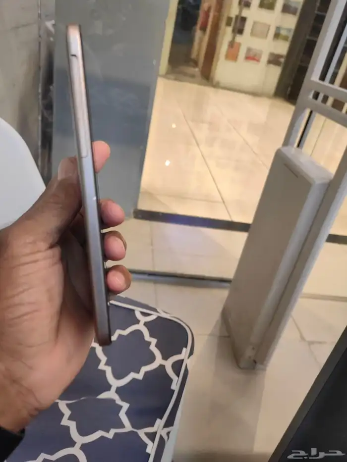 جوال جلكسي نوت 4نظيف على الشرط وجوال hTC نظيف وشغال 6