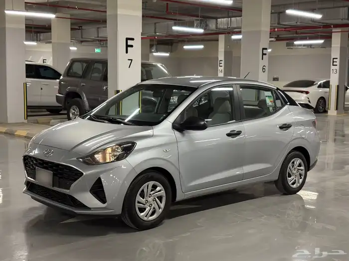 للبيع هيونداي i10 2023 فضي نظيفه 2