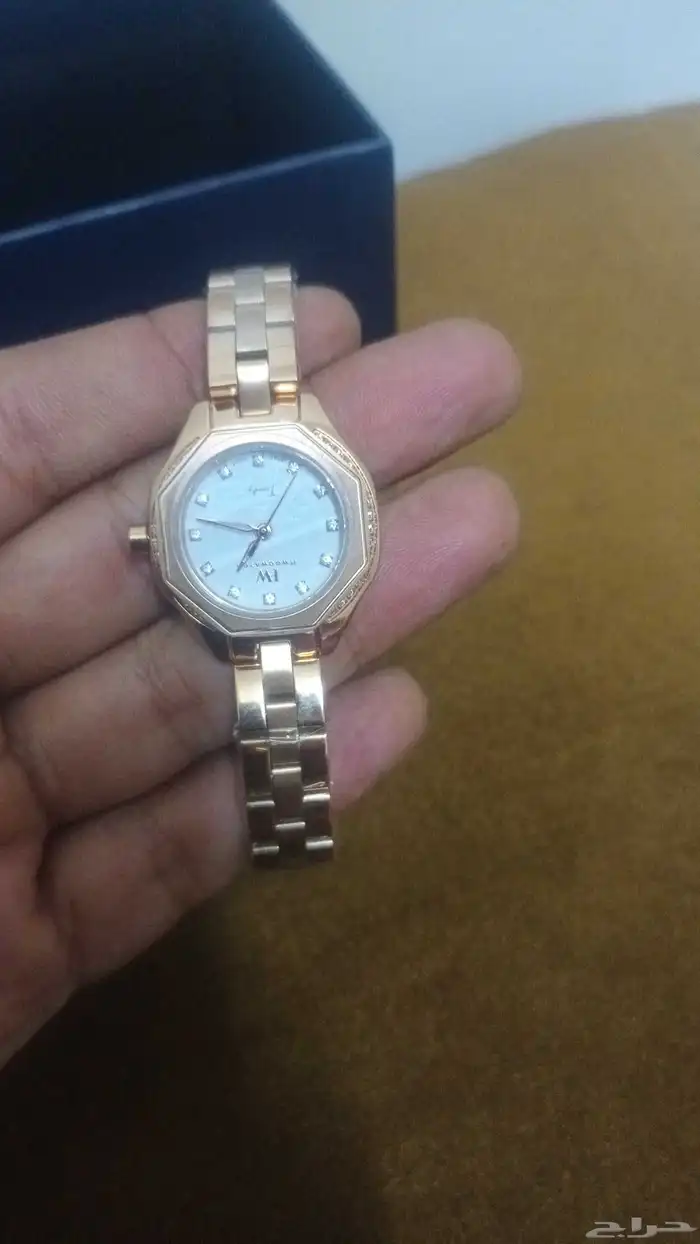 ساعه نسائيه من هوقو 1