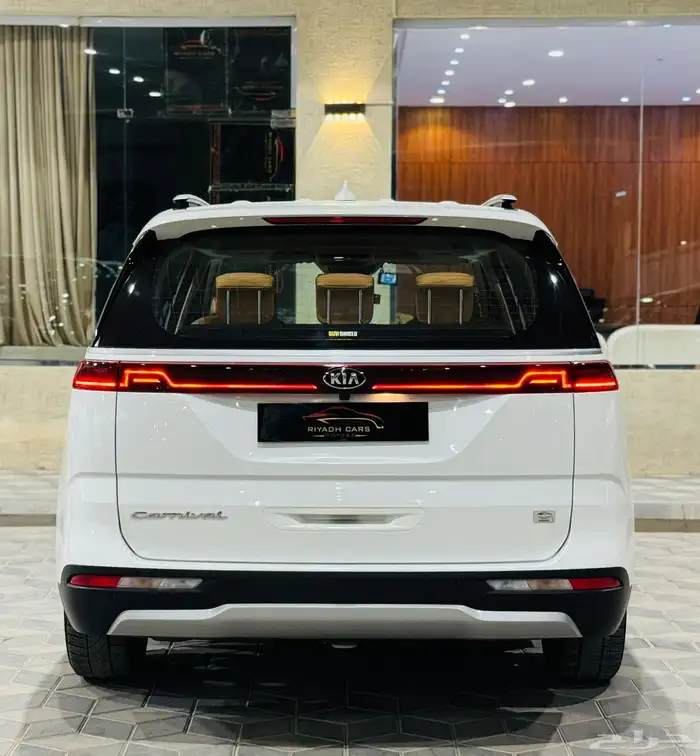 كيا كارنيفال 2021 ديزل (بحالة ممتازة) 3
