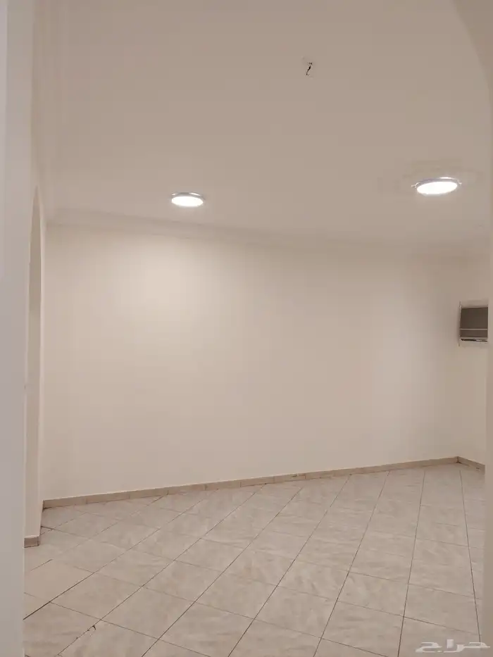 شقة 3 غرف وصالة بحي العريض 10