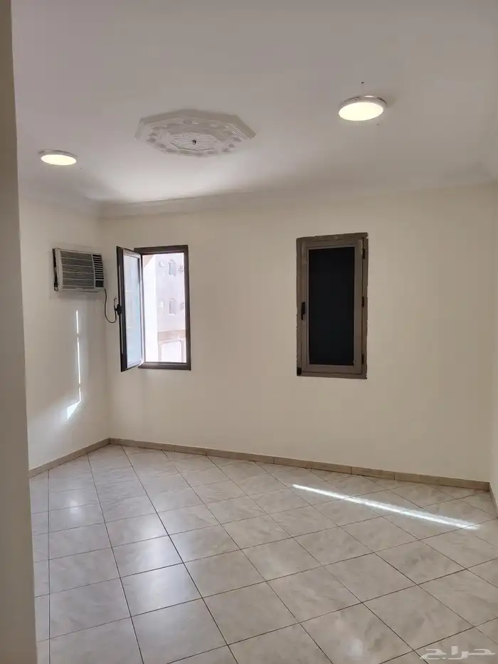 شقة 3 غرف وصالة بحي العريض 9