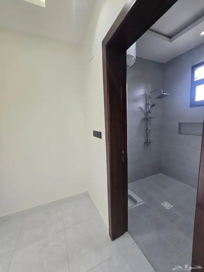 للبيع روف ارضى وعلوى بحوش ومدخل سياره 34