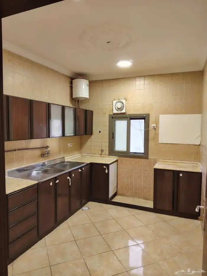 شقة 3 غرف وصالة بحي العريض 6