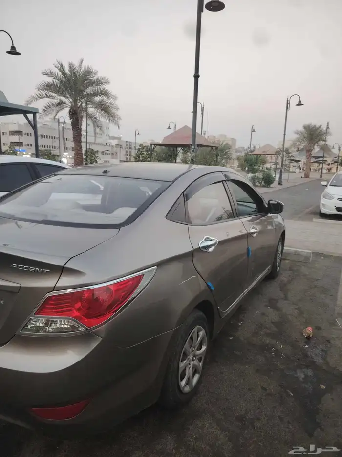للبيع اكسنت 2013 0