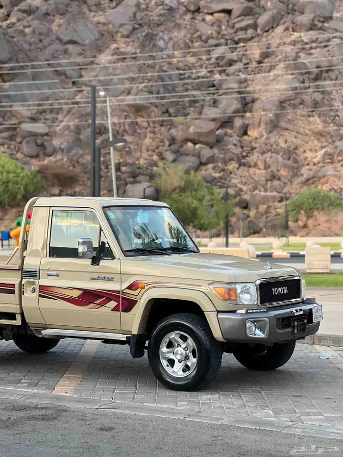 تويوتا شاص فل كامل بريمي نظيف جدا 2012 19