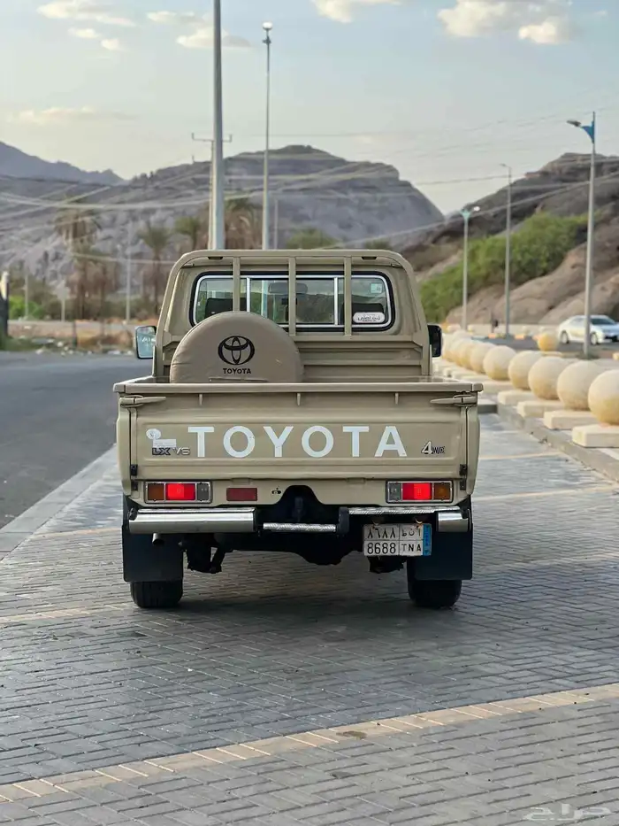 تويوتا شاص فل كامل بريمي نظيف جدا 2012 11