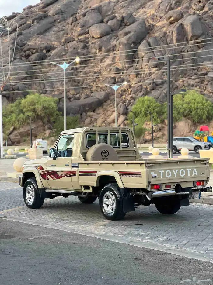 تويوتا شاص فل كامل بريمي نظيف جدا 2012 10