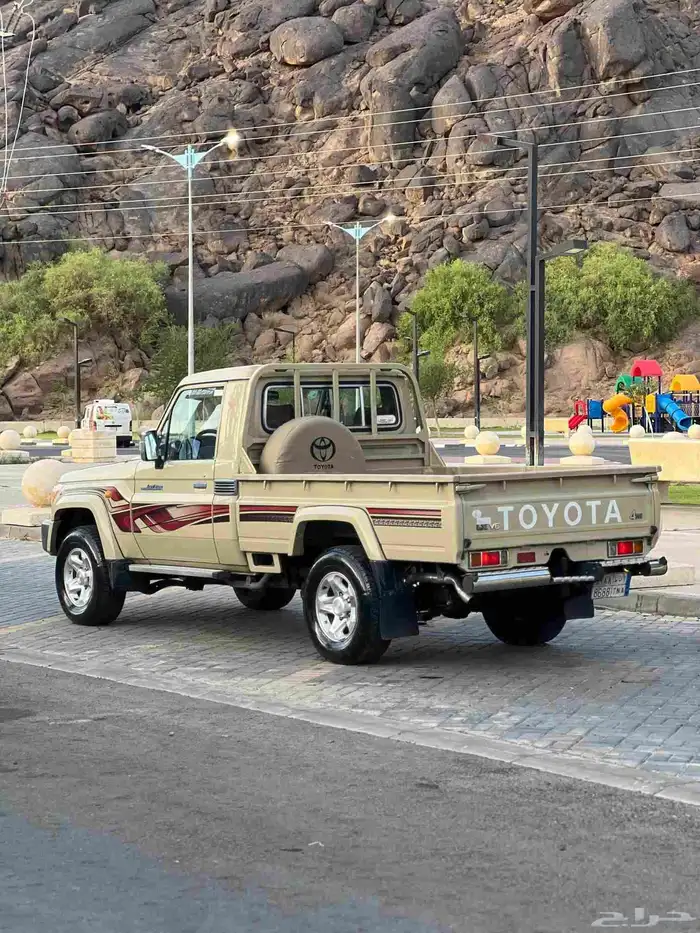 تويوتا شاص فل كامل بريمي نظيف جدا 2012 6